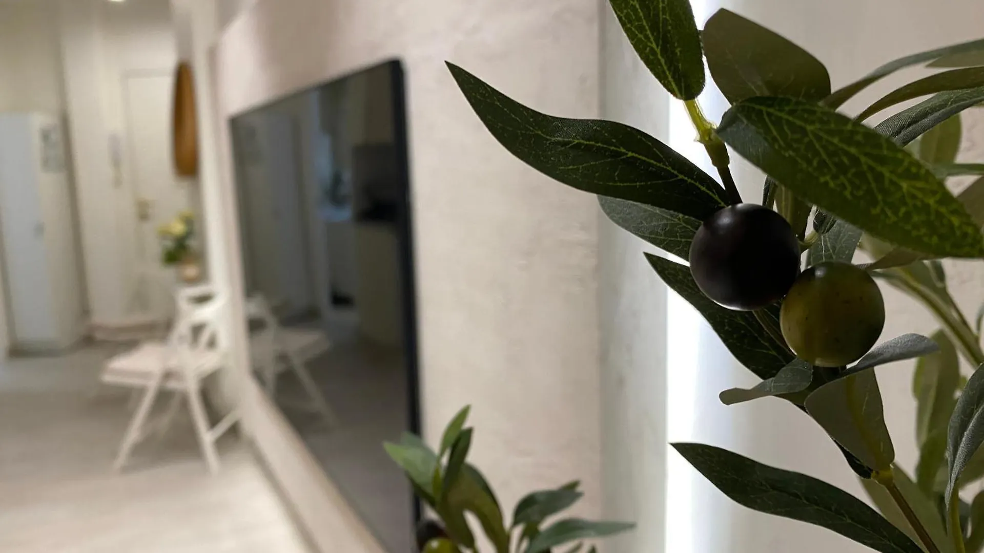 Studio With Views Next To Puerto Marina The Green Door Benalmádena